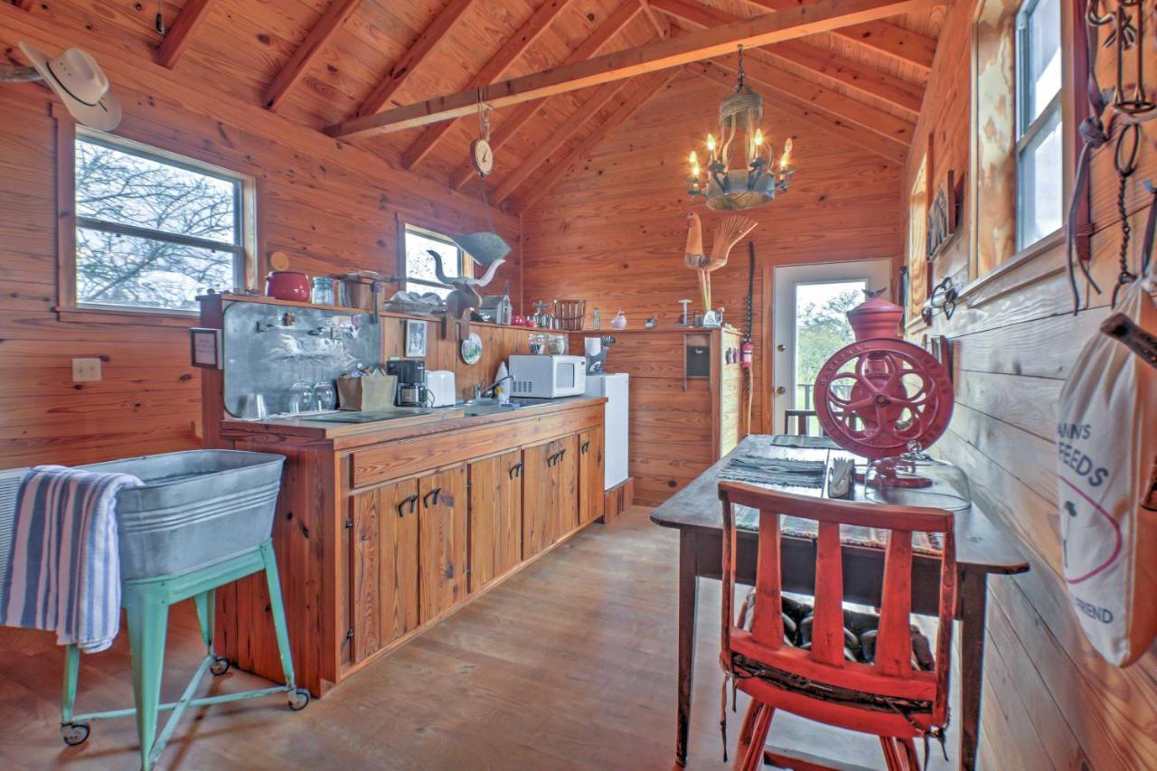 Ark Bunkhouse Fredericksburg Hideaway With Hot Tub Villa Exterior photo