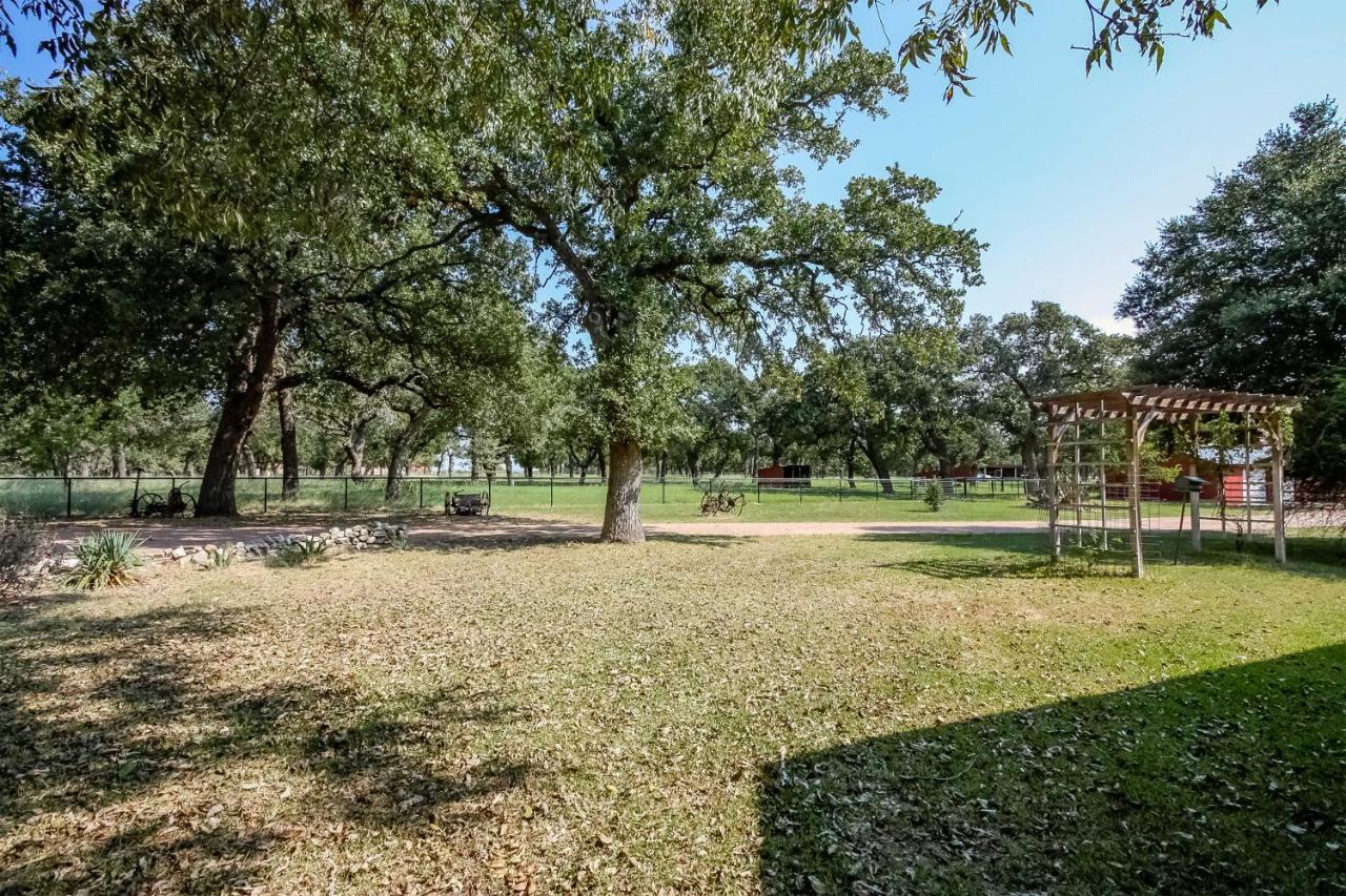 Ark Bunkhouse Fredericksburg Hideaway With Hot Tub Villa Exterior photo
