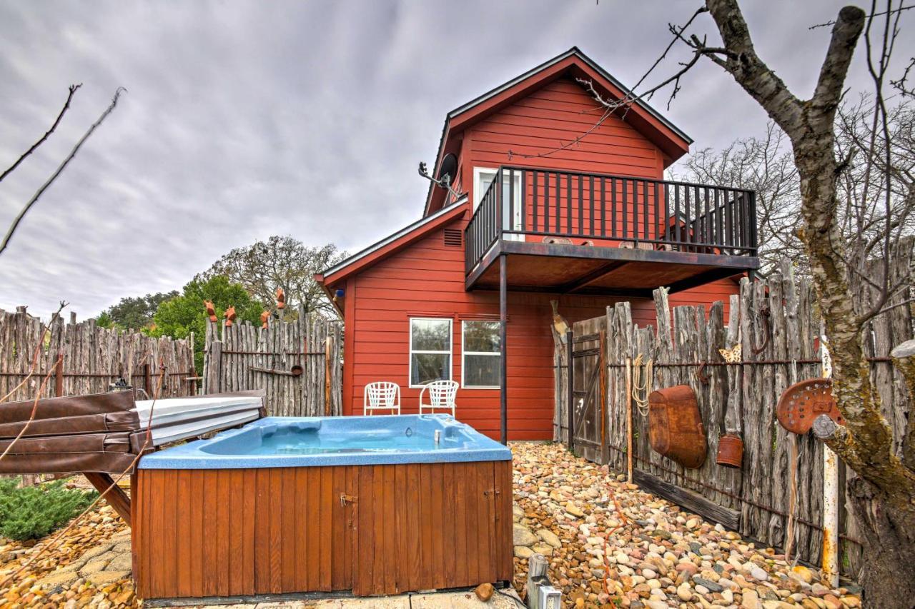 Ark Bunkhouse Fredericksburg Hideaway With Hot Tub Villa Exterior photo