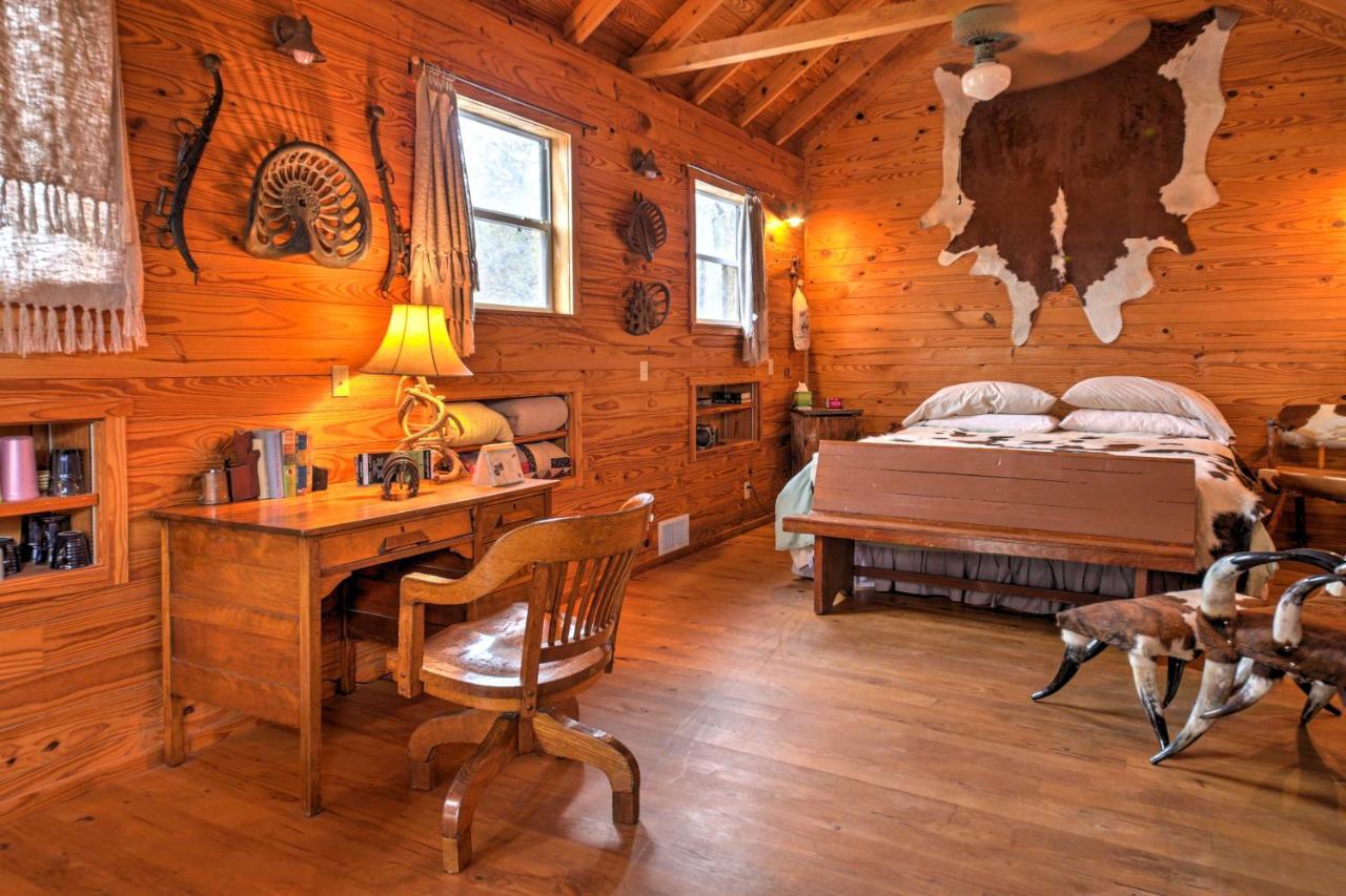 Ark Bunkhouse Fredericksburg Hideaway With Hot Tub Villa Exterior photo