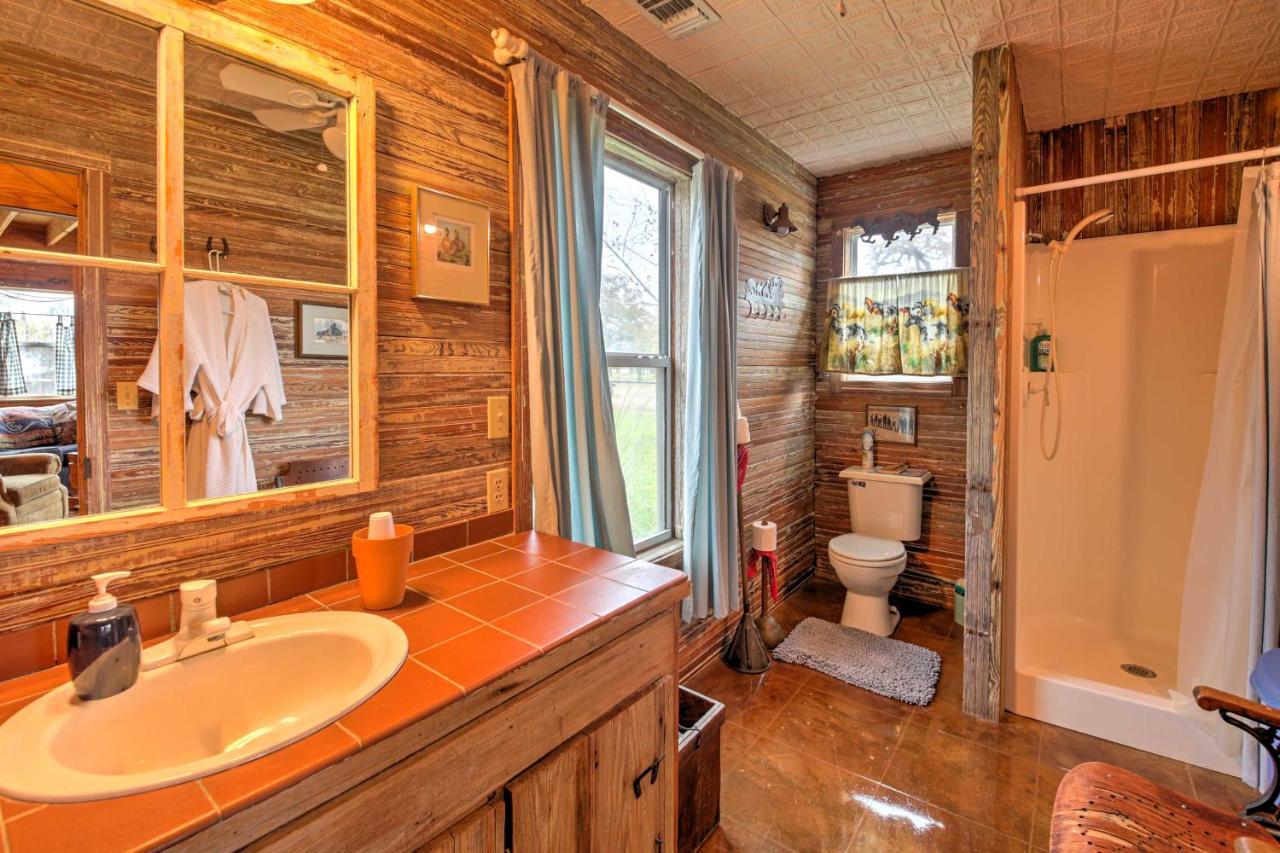Ark Bunkhouse Fredericksburg Hideaway With Hot Tub Villa Exterior photo