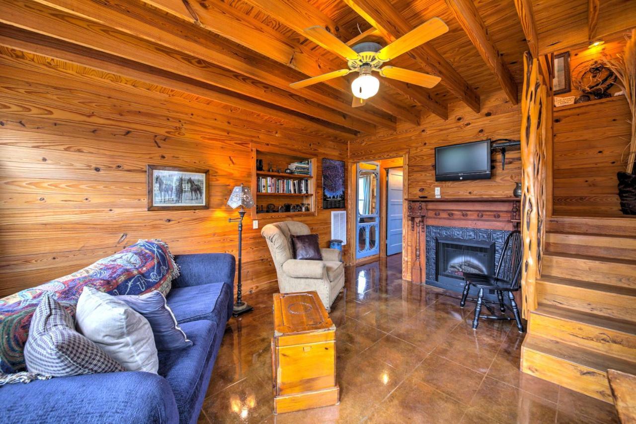 Ark Bunkhouse Fredericksburg Hideaway With Hot Tub Villa Exterior photo